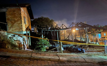 Incêndio destrói residência em Braço do Norte; morador ficou ferido