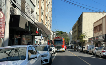 Princípio de incêndio atinge apartamento no Centro de Criciúma