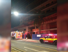 Incêndio atinge elevador de carga em obra e mobiliza bombeiros em Criciúma
