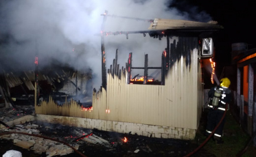 Incêndio atinge residência em Araranguá