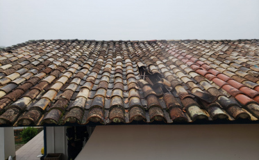 Incêndio atinge forro de residência em Criciúma