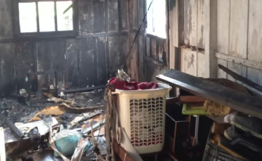 Incêndio deixa residência parcialmente destruída em Balneário Rincão