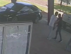 Câmeras flagram empresário agredindo prefeito de Forquilhinha na chegada à prefeitura; assista