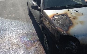 Acidente envolvendo dois carros causa incêndio em Criciúma