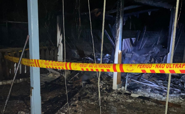 Incêndio atinge residência em Turvo