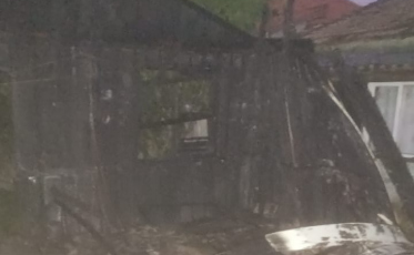 Imbituba: homem morre durante incêndio em casa de madeira