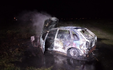 Veículo pega fogo em Balneário Arroio do Silva