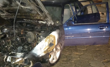 Içara: Bombeiros combatem incêndio em veículo