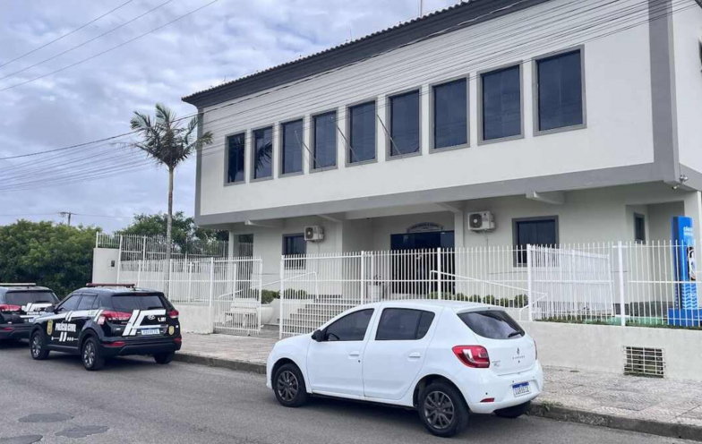 Câmara de Laguna promete transparência e colaboração com investigação que afastou presidente