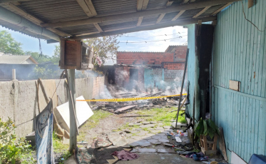 Incêndio atinge residências em Araranguá