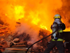 Bombeiros precisam de retroescavadeira para apagar fogo perto de caldeira em Santa Rosa do Sul