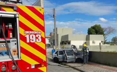 Incêndio atinge veículo em Morro da Fumaça