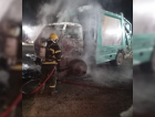 Caminhão de coleta de lixo é destruído por incêndio em empresa de reciclagem em Içara