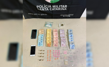 Perseguição na BR-101 termina com três presos e quase R$ 10 mil apreendidos