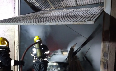 Incêndio destrói estabelecimento em Araranguá