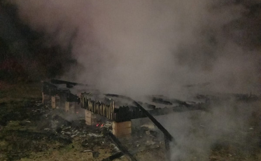 Balneário Rincão: incêndio destrói casa de madeira
