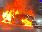 Vídeo: Incêndio destrói carro, mobiliza bombeiros e causa bloqueio na Avenida Centenário