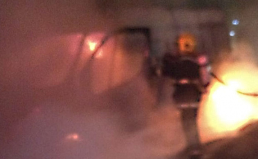 Fogo destrói veículo na BR-101