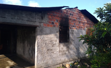 Incêndio destrói residência em Forquilhinha