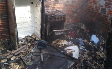 Incêndio destrói residência em Forquilhinha