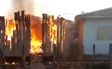 Fogo em residência de Siderópolis (VÍDEO)