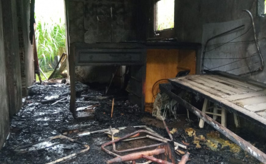 Incêndio atinge residência em Laguna 