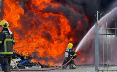 FOTOS: Incêndio atinge antiga Oi em Criciúma