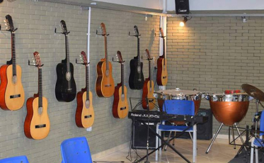 Abadeus com vagas para cursos gratuitos de música e informática