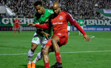 Chapecoense visita o Internacional na manhã de domingo