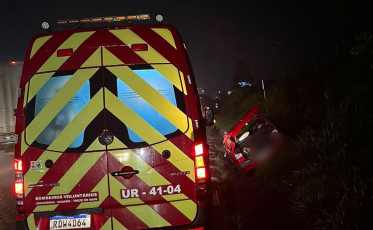 Jaguaruna: Carro e carreta colidem em acidente na BR-101