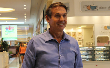 Jaimes Almeida Júnior comemora dois anos do Nações Shopping