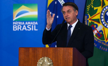 Bolsonaro veta isenção de cobrança de bagagem em voos domésticos