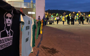 Eleitores comemoram vitórias de Bolsonaro e Moisés no Parque das Nações (VÍDEOS)