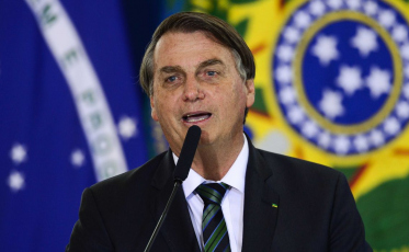 Vacina tem impacto que precisa ser bem esclarecido, diz Bolsonaro