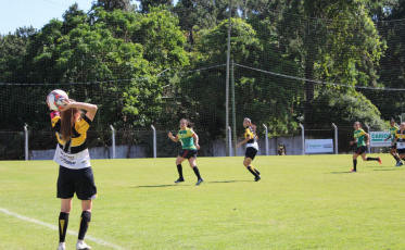 Meninas Carvoeiras/FME enfrentam Chapecó na semifinal dos Jasc