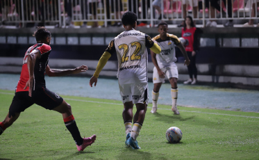 Com dois jogadores expulsos, Criciúma empata com o Joinville em 0 a 0