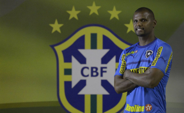 Covid-19: Jefferson leiloa camisa da Seleção Brasileira em rede social