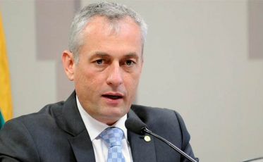 “É preciso acabar com gastos e com privilégios”