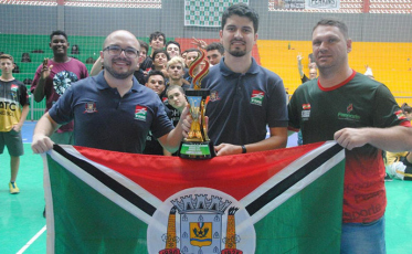 Nícola Martins comemora o título regional dos Joguinhos Abertos