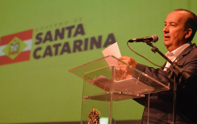 Jorginho Mello é reeleito governador de Santa Catarina no primeiro turno