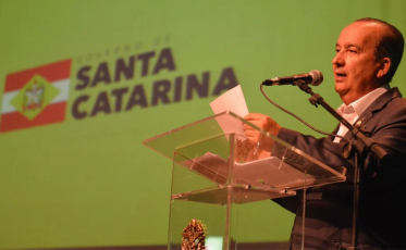 Jorginho Mello é reeleito governador de Santa Catarina no primeiro turno