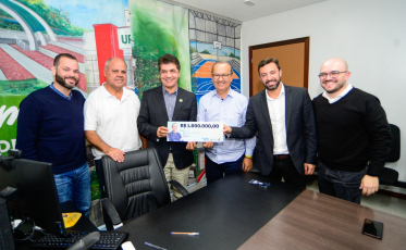 Jorginho Mello entrega R$ 1 milhão em investimentos para saúde de Criciúma 