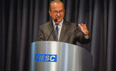 Jorginho Mello defende parceria para o desenvolvimento do setor produtivo em visita à Fiesc