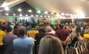 Com a presença de inúmeros políticos, Jorginho reforça pedido de votos a Bolsonaro em Criciúma 