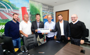 Jorginho Mello entrega mais de R$ 4,1 milhões para saúde e infraestrutura de 12 cidades do Sul