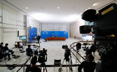 Projetos aumentam punição para agressões contra jornalistas 