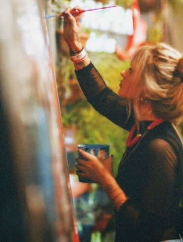 Conheça a artista por trás da identidade visual da etapa de Criciúma do STU National