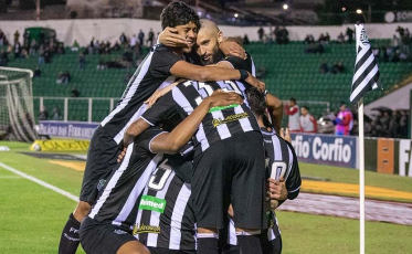 O Furacão do Estreito sobrevive ao caos