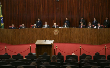 TSE começa sessão que pode levar à inelegibilidade de Bolsonaro