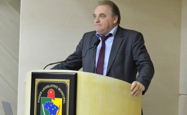 Julio Colombo sai de licença por 15 dias